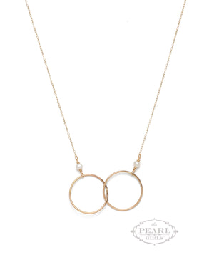 we two rings - the Pearl Girls - two hoop necklace in gold